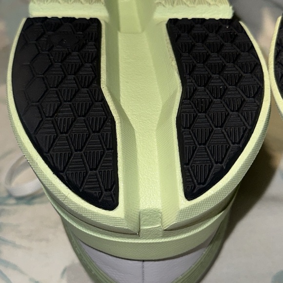 On Cloudgo Women’s Running Shoes Size 11 Like New - Picture 8 of 16